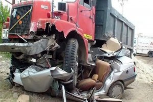 هر تریلی معادل ۶۵۰۰ خودروی سواری جاده را تخریب می‌ کند